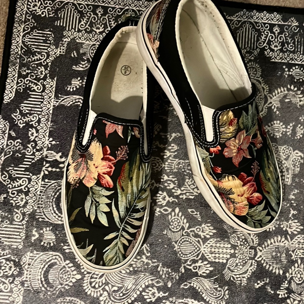 Trendy Slip on vans style comfy canvas shoes size 8 for sale!